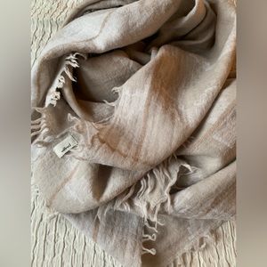 Aritzia Wilfred blanket scarf